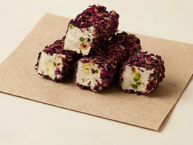 Rose-petal coated mixed nuts royal lokum