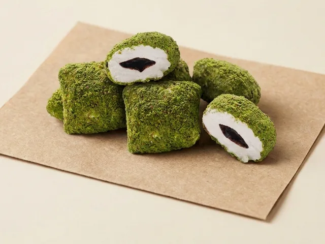 Bohça delight, pistachio coated, chocolate filling